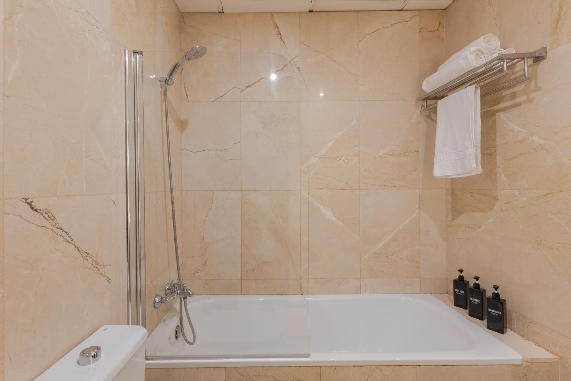 Habitaciones de lujo en el corazón de Madrid Exterior foto
