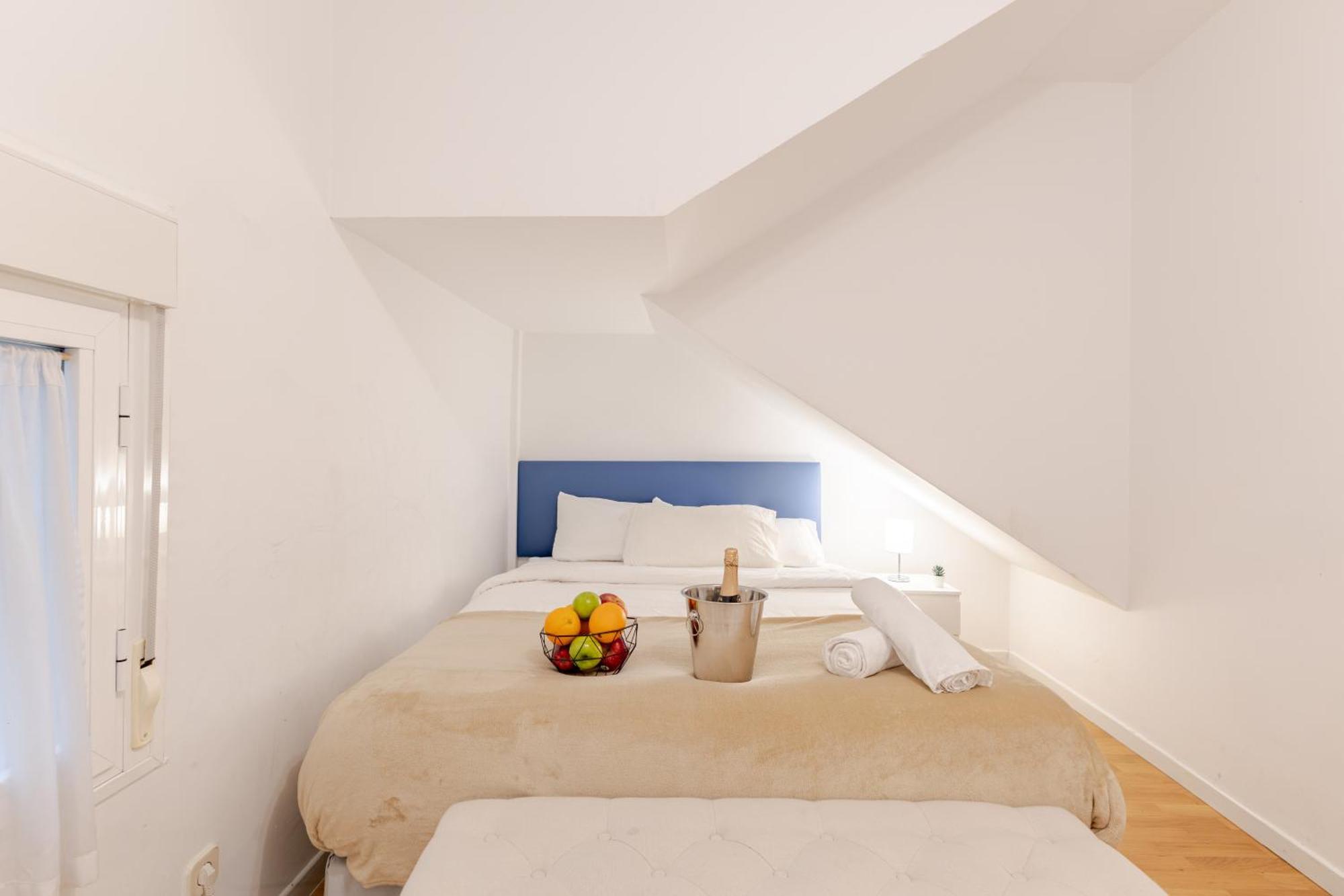 Habitaciones de lujo en el corazón de Madrid Exterior foto