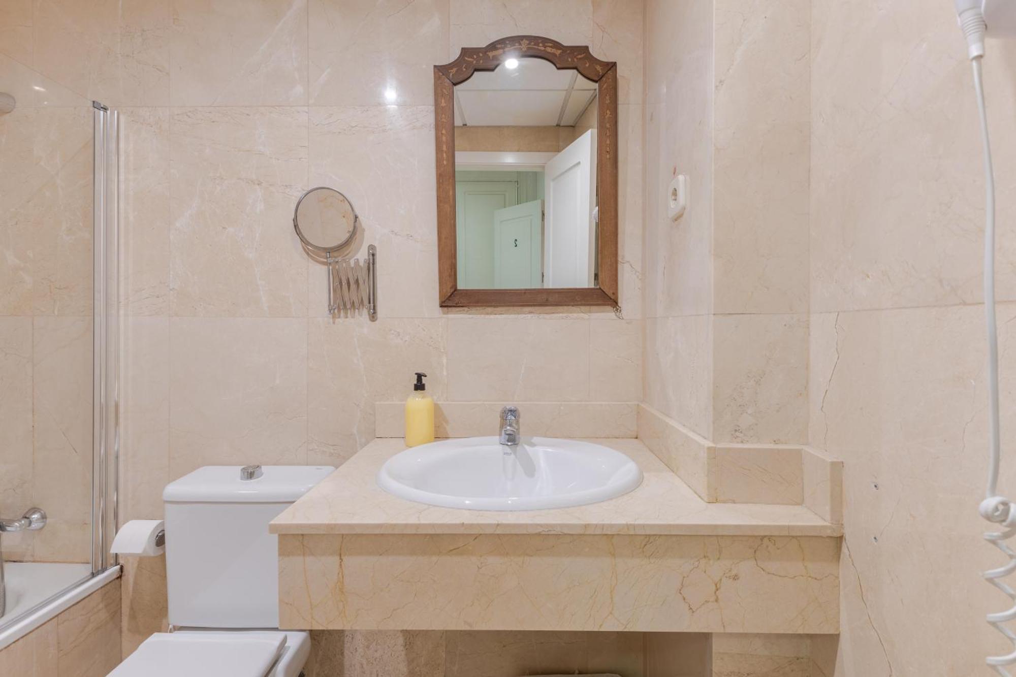 Habitaciones de lujo en el corazón de Madrid Exterior foto